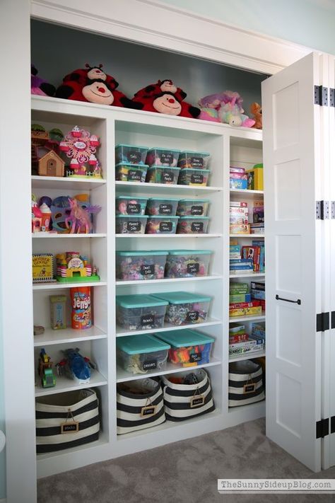 Now that's an organized play closet! Kids Bedroom Organization, Basement Playroom, Girls Playroom, Kids Toy Organization, Toddler Playroom, Toy Storage Organization, Playroom Storage, Playroom Organization, Kid Closet