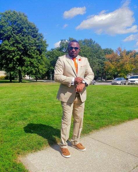 Khaki tan suit, solid orange tie and brown suede loafers! Tan Suit Orange Tie, Tan Suit Men, Brown Suede Loafers, Orange Suit, Tan Suit, Solid Orange, Orange Tie, Suede Loafers, Tie Shoes