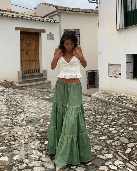 Greece Fits Aesthetic, Greece Inspo Outfits, Beach Outfits Pants, Greece Clothes Aesthetics, Flowy Maxi Skirt Outfit Summer, Mamma Mia Outfit Aesthetic, Summer Flowy Tops, Long Skirt Outfits For Summer Aesthetic, Flowy Skirt Aesthetic