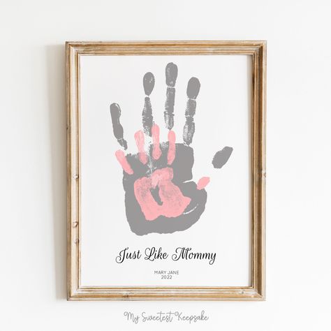 Spring Crafts Preschool, Handprint Keepsake, Gift For Mom From Daughter, Handprint Gifts, Baby Handprint, Spring Preschool, First Fathers Day Gifts, Heart Wall Art, Diy Mothers Day Gifts