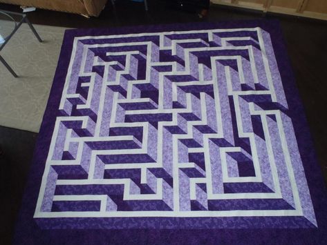 Amazing Labyrinth | Craftsy Labrynth Quilt Pattern, Labyrinth Quilt, Labyrinth Walk, Optical Illusion Quilts, Kaffe Fassett Quilts, 3d Quilts, Geometric Quilt, Beginner Quilt Patterns, Patchwork Quilt Patterns