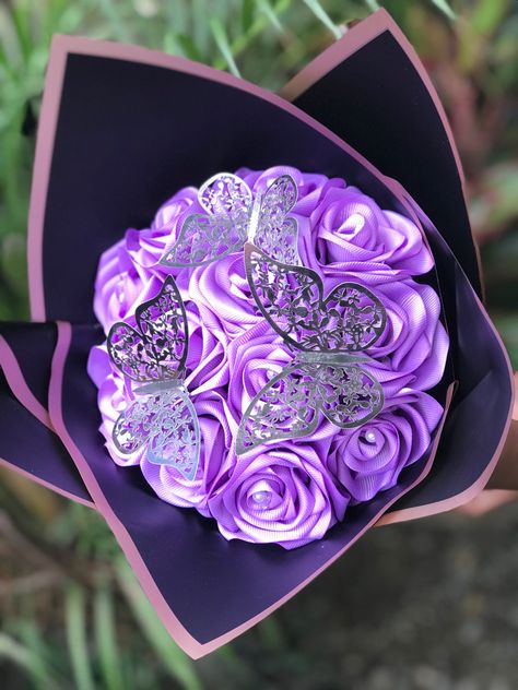 Satin Flowers Diy, Ribbon Rose Bouquets, Purple Flower Bouquet, Ribbon Flowers Bouquet, Purple Bouquets, Venomous Snakes, Luxury Flower Bouquets, Satin Ribbon Flowers, Purple Bouquet