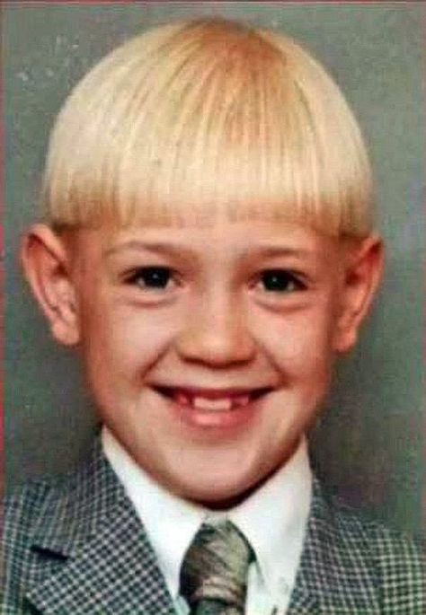 @HistoryInPix : 12 Yr old Conor Mcgregor. Born in 1988 began training in martial arts very young because he was the bullies target https://t.co/ZJCG9Orz20 Conor Mcgregor Young, Celtic Tiger, Mayweather Vs Mcgregor, Connor Mcgregor, Notorious Conor Mcgregor, Tyler Durden, Floyd Mayweather, Conor Mcgregor, Childhood Photos