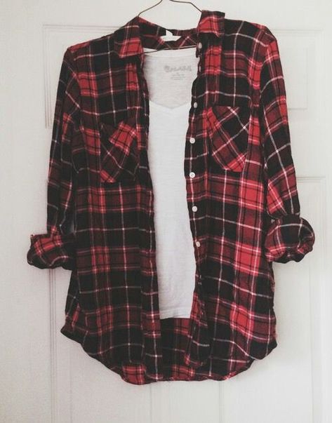 pinterest / @lvlyrvttvr Neo Grunge, Black Flannel, Vintage Hipster, Grunge Style, White T, Looks Style, Mode Style, Fall Winter Outfits, Look Cool