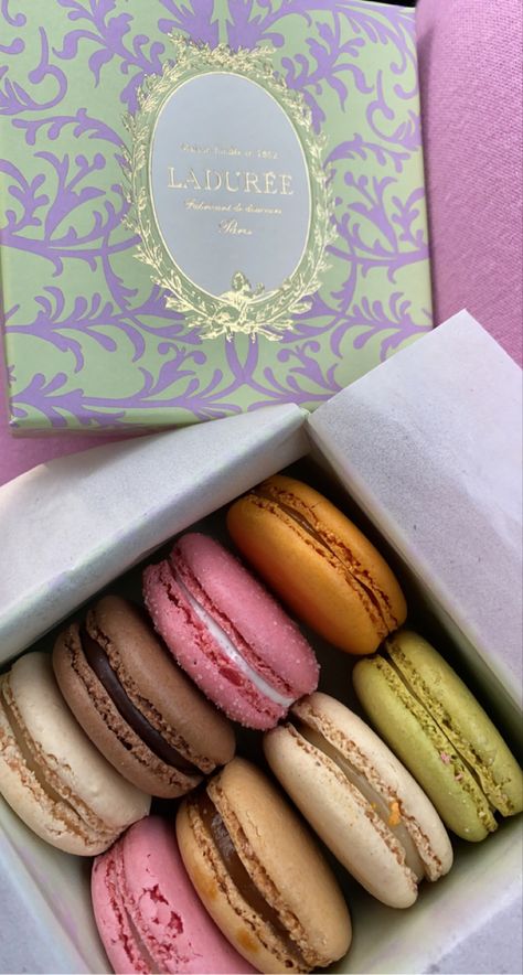 Ladurée Box Illustration, Paris Vibes, Sketch Painting, Painting Inspiration, Macarons, Packaging, Candles, Paris