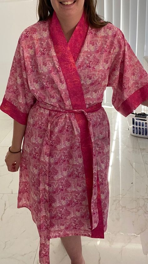 Helen's Closet Suki Robe pattern review by JoJo Sews Womens Robe, Plus Size Sewing, Kwik Sew, Sewing Workshop, Dressing Gown Robe, Women's Robe, Vogue Patterns, Sewing Class, Coat Patterns