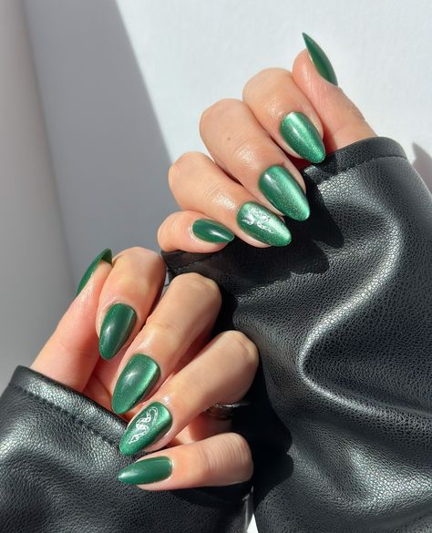 Hey Siri, which green press-on nails from Glamnetic should I wear for St. Patty's Weekend? 💚🌈🍀⁠ ⁠ @treenieblum wearing Limelight⁠ @pop_polished wearing Olive You⁠ @concon_wi wearing Electric⁠ @disseynails wearing Slytherin⁠ @pop_polished wearing Mint Green⁠ @pop_polished wearing Limelight⁠ @concon_wi wearing Shroomies Slytherin Nail Ideas, Slytherin Nails, Halloween Nails, Mint Green, Press On Nails, Gel Nails, Nail Art, Nails