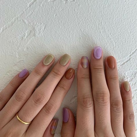 Earth Colour Nails, Earth Tone Manicure, Cool Tone Nail Designs, Warm Tone Nail Colors, Earthy Tones Nails, Earth Tone Nail Art, Neutral Multicolor Nails, Nails For Warm Skin Tone, Earth Toned Nails