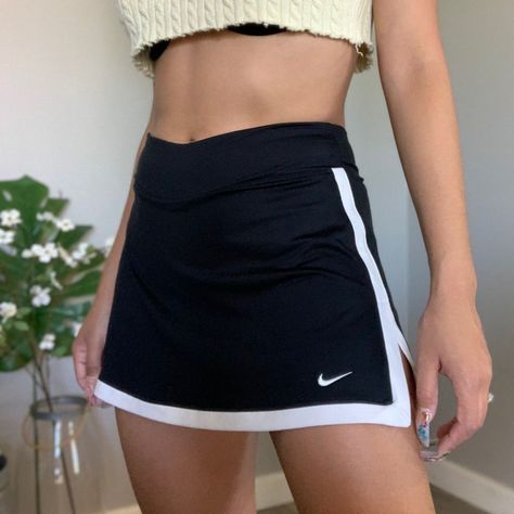 Sports Skirts Outfit, Sports Skirt Outfit, Tenis Outfits Sport, Sporty Skirt Outfits, Sport Skirt Outfit, Nike Tennis Skirt, Sport Skirt, Sports Skirt, Tennis Outfit Women