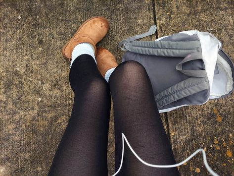 autumn girlblogger heroin chic fall whisper uggs black coffee nyc waif boarding school femcel pumpkin spice tumblr girl Rory Gilmore, Season Of The Witch, Mein Style, Best Seasons, Grunge Style, Autumn Aesthetic, Girl Falling, Black Tights, Gilmore Girls