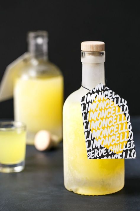 Diy Limoncello, Lemon Curd Dessert, Limoncello Recipe, Diy Christmas Gift Ideas, Homemade Limoncello, Gift Ideas For Everyone, Free Printable Gifts, Printable Gift Tags, Free Printable Gift Tags