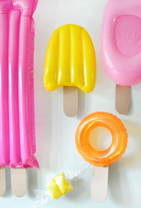 Love this popscile party decor! Popsicle Party, Ice Cream Social, Festa Party, Ready To Pop, Tropical Party, Ice Cream Party, Unique Photo, Photo Backdrop, Party Inspiration