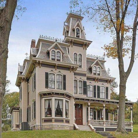 Edwardian Era House, Victorian Homes Layout, Victorian Houses Exterior, Victorian Crib, Victorian Mansion Exterior, Victorian House Exterior, Gothic House Exterior, Old Victorian Mansions, Second Empire House