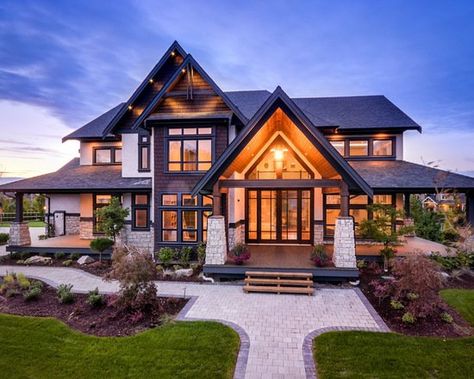 18 Warm and Cozy Chalet Style Exterior Design Ideas - Style Motivation Fasad Design, Arsitektur Art Deco, Home Designs Exterior, Transitional Exterior, Farmhouse Exterior Design, Lots Of Windows, Casas The Sims 4, Modern Farmhouse Exterior, Log Cabin Homes