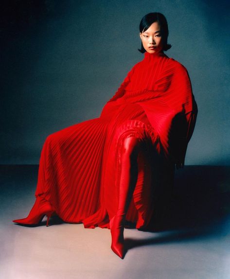 @wenli_zhao016 | @premium_models Wonderful team: Styling: @chekalinastefania MUA: @nisha_gulati Hair: @byjoelphillips Casting:… | Instagram Red Theme Photoshoot, Avant Garde Photoshoot, Romantic Editorial, Avant Garde Photography, Red Hair Model, Brand Stylist, Fashion Portfolio, Fashion Images, Red Aesthetic