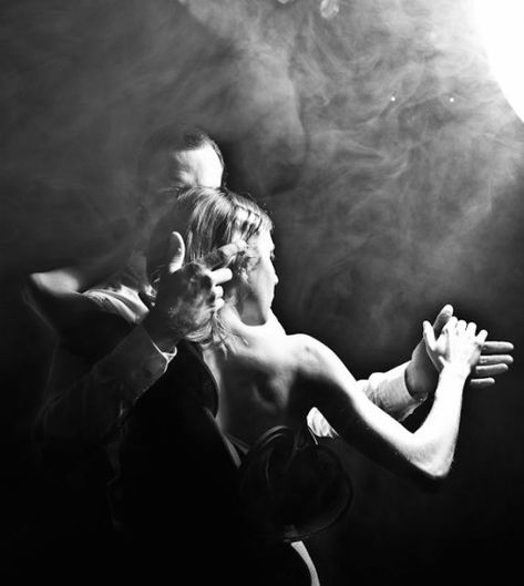 Photo Tango Art, A Well Traveled Woman, Tango Dancers, Tango Dance, Argentine Tango, Dance Movement, Shall We Dance, Foto Art, Modern Dance