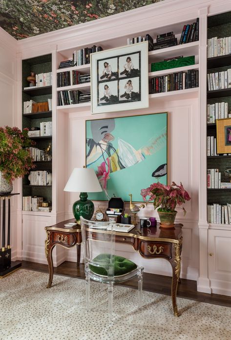 Corey Damen Jenkins Creates a Modern Lady's Library for Kips Bay 2019 | House Tipster Industry Private Library Room, Corey Damen Jenkins, Kips Bay Showhouse, Calming Spaces, Home Library, Seating Arrangements, Best Interior, Master Class, Interior Designers