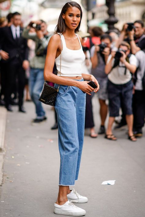 Our go-to summer outfit, TBH. #ootd #outfitideas #summeroutfits Cindy Bruna Street Style, White Sneakers Outfit Summer, White Tank Top Outfit, Jeans White Sneakers, Cindy Bruna, White Boyfriend Jeans, Top Summer Outfits, Cropped Boyfriend Jeans, Tank Outfit