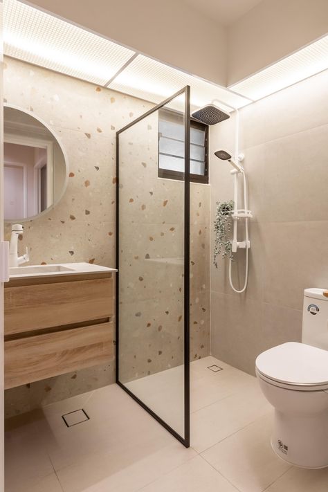 Compassvale Bow | HDB (2022) by Yang's Inspiration Design | Qanvast Singapore Bathroom Design, Scandinavian Interior Bathroom, Scandinavian Bathroom Design, Toilet And Bathroom Design, Singapore Interior Design, Singapore Interior, Bilik Air, Small Bathroom Interior, Bathroom Plan