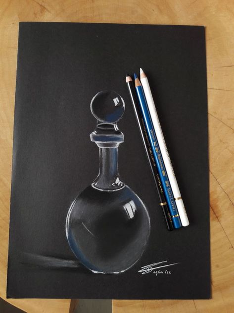 I've made this glass bottle with a black and a white charcoal pencil + a blue pencil from Faber Castell Polychromos. My experience is that, the white charcoal pencil gives a deeper and whiter color than the white pencil from Faber Castell Polychromos. White Charcoal Pencil, Drapery Drawing, Bottle Drawing, Prismacolor Art, Faber Castell Polychromos, Charcoal Pencil, Black And White Art Drawing, White Pencil, White Charcoal