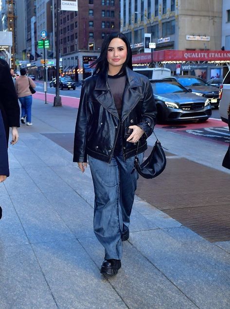 Demi Lovato 2024, Demi Lovato Street Style, Nobu Restaurant, Demi Lovato Style, Tomboy Femme, Bae Watch, New York City Photos, Bianca Balti, Restaurant New York