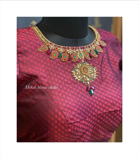 Instagram photo by Moksh Blouse Studio • Dec 9, 2020 at 3:13 PM Simple Wedding Blouse Designs, Stone Work Blouse, Blouse Maggam Work, Maggam Work Blouse, Maggam Work Designs, Latest Blouse Designs Pattern, Kids Blouse Designs, Latest Model Blouse Designs, Blouse Back