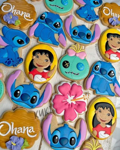 Stitch Cakes, Lilo And Stitch Cake, Stitch Party, 7th Birthday Party Ideas, Stitch Cake, Team Ideas, Stitch Birthday, Luau Birthday Party, Baby Birthday Themes