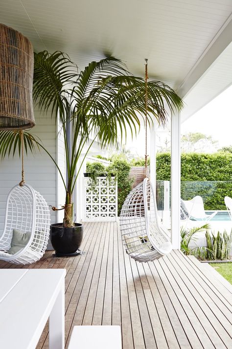 Byron Bay House, Fall Landscaping, Magnolia House, Beautiful Beach Houses, Deck With Pergola, Backyard Pergola, Celebrity Homes, Summer Living, Bay House