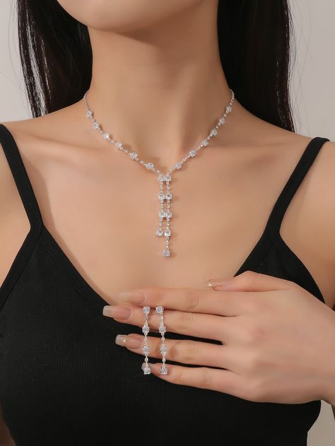 Neck Pieces Jewelry, Cute Engagement Rings, Diamond Necklace Designs, Luxe Jewelry, Silver Jewelry Design, Diamond Jewelry Designs, Necklace Diamond, Women's Jewelry Sets, Moonstone Necklace