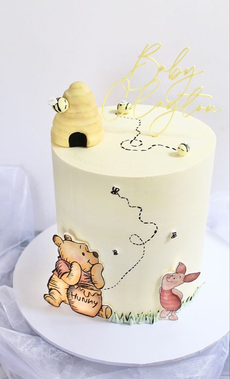 Classic Pooh Shower Ideas, Simple Pooh Cake, Winne The Pooh Baby Shower Theme, Small Winnie The Pooh Cake, Winnie The Pooh Classic Cake, Winnie The Pooh Birthday Cake Simple, Whinney Pooh Cake, Winnie The Pooh Birthday Cake Ideas, Winnie The Pooh Cake 1st Birthdays