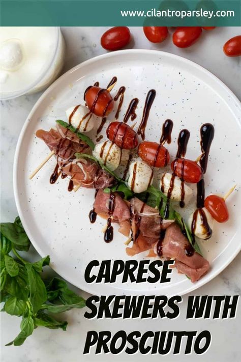 These Caprese Skewers with Prosciutto and made with tomatoes, mozzarella, basil and prosciutto and topped with balsamic glaze. Chicken Caprese Sandwich, Prosciutto Appetizer, Tomato Skewers, Antipasto Recipes, Caprese Appetizer, Cilantro Parsley, Dinner Recipes Healthy Family, Caprese Sandwich, Tomatoes Mozzarella