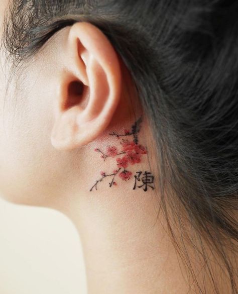 Small Japanese Tattoo, Flower Neck Tattoo, Japanese Tattoo Women, Behind Ear Tattoos, Sakura Tattoo, Tato Minimal, Neck Tattoos Women, Small Tattoo Ideas, Geniale Tattoos