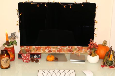 Autumn Office Decor Cubicle, Diy Fall Desk Decor, Seasonal Office Decor, Autumn Cubicle Decor, Fall Decor For Work Office, Fall Office Ideas, Halloween Work Desk Decor, Fall Decor For Office Cubicle, Fall Decorating Ideas For Office At Work