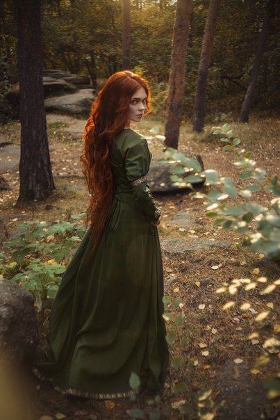 Fairy Academia, Ginger Braids, Hair Ginger, Romantic Photoshoot, Fairytale Photography, Clueless Outfits, Long Red Hair, Fantasy Photography, Fantasy Aesthetic