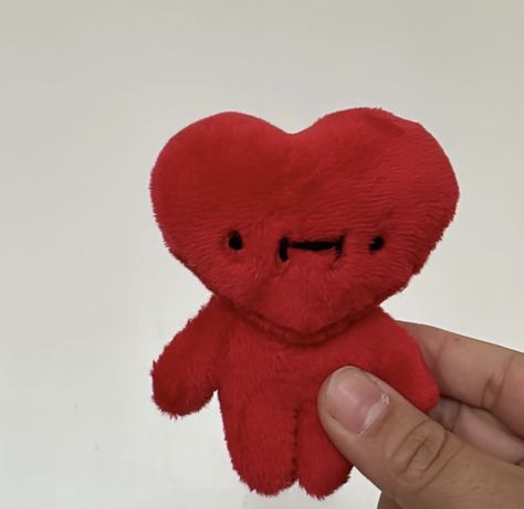 Sewing Ideas Stuffed Animals, Hand Sewn Plush, Hand Sewn Plushies, Heart Plush Pattern, Handsewn Plushies, Sew Plushies, Homemade Plushies, Red Plushie Aesthetic, Creepy Plushies Diy