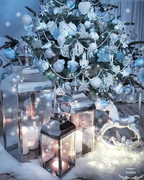 Blue And White Christmas Aesthetic, Blue Christmas Tree Aesthetic, Light Blue Christmas Aesthetic, Christmas Blue Aesthetic, Christmas Aesthetic Blue, Blue Christmas Aesthetic, Tree Christmas Ideas, Christmas Bg, Light Blue Christmas