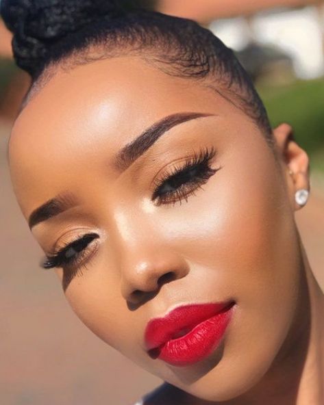 Nude Lip Makeup, Makeup Jobs, Red Lips Makeup Look, Gorgeous Wedding Makeup, Mekap Mata, Makeup Tip, Brunette Makeup, Work Makeup, Bold Lip