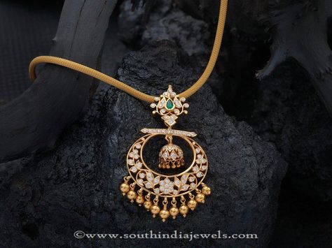 Gold Stone Attigai Necklace, Gold Attigai Necklace with Stone Pendants. Diamond Chandbali, Unique Diamond Pendant, Gold Pendent, Gold Jewelry Simple Necklace, Gold Necklace Indian Bridal Jewelry, Gold Jewelry Stores, Gold Pendant Jewelry, Black Beaded Jewelry, Gold Bride Jewelry