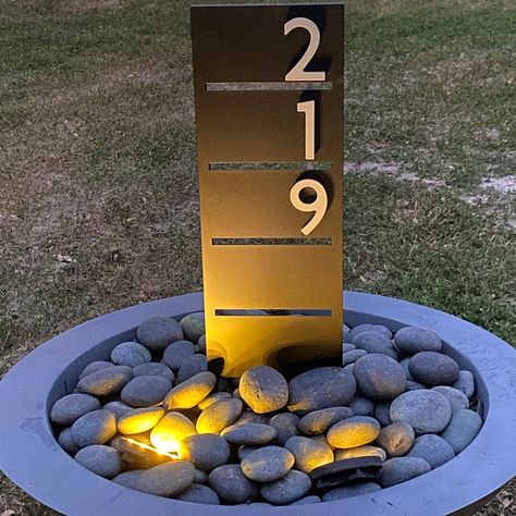 Front Of House Lighting Ideas, Yard Address Sign, Front Yard Number Signs, Home Address Sign Post, Modern Address Sign Yard, Modern House Number Sign For Yard, Metal Address Signs Outdoor Modern, Front Walkway Landscaping, Letter Box Design