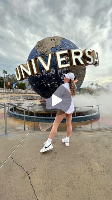 Epa Mundo on Instagram: "Cosas que tienes que saber antes de ir a🎢 UNIVERSAL STUDIOS - ORLANDO 🌐 1- Parking 30$ 2- Entrada temprana (Beneficio de hospedarte en el resort) 3- Los niños menos de 3 años entran completamente Gratis 4- Ticket PARK TO PARK para HOGWARTS EXPRESS 5- AGUA GRATIS EN TODOS LOS PARQUES 6- Puede llevar tus SNAKS y ahorrar dinero 💵 Por último : ✅ NO TE OLVIDES en el parking tomarle foto a la sección dónde te estaciones, para así luego se te haga fácil encontrar tu Auto. Guarda y comparte con quien quieras ir 😍 por cierto sabías algunas de estas ?? @universalorlando . . . . #universalstudios #universalorlando #islandofadventure #universalresort #hogwartsexpress #harrypotter #thingstodo #thingstodoorlando #orlandoflorida #wizardingworldofharrypotter #harrypotte Universal Studios Orlando, Hogwarts Express, Old Christmas, Universal Orlando, Orlando Florida, Christmas Wishlist, Hogwarts, Orlando, Year Old