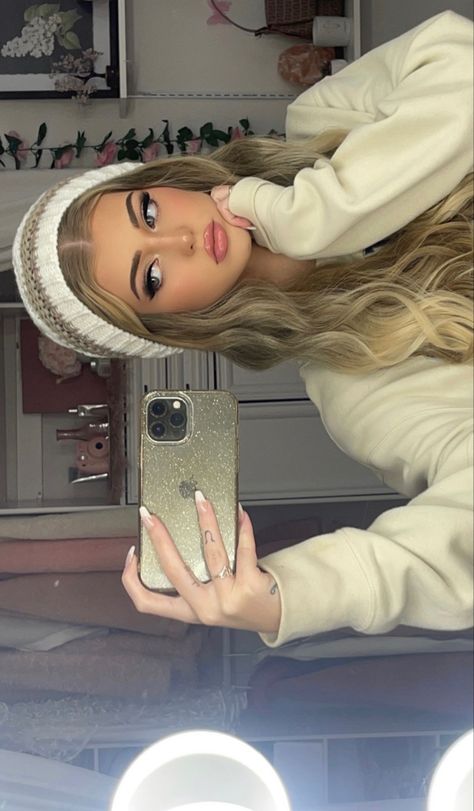 Loren Gray Tiktok, Girl Aesthetic Pfp, Exo Music, Forever Girl, Loren Gray, Gray Aesthetic, Aesthetic Pfp, Blonde Beauty, Blonde Girl