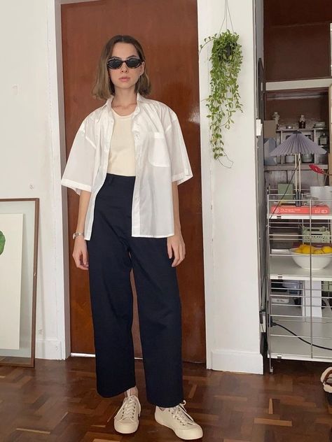 Outfit With Short Sleeve Button Up, How To Style High Waisted Pants, Cool Teacher Outfits Summer, Office Business Casual Outfits Summer, Soft Masc Outfits Summer, Black And White Summer Outfits, Mode Inspo, 가을 패션, Looks Style