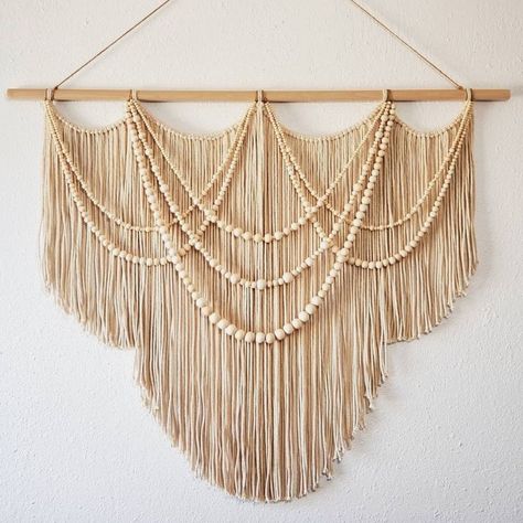 #rustic #farmhouse #rustichomedecor Macrame Wall Hanging Ideas, Wall Hanging Designs, Makramee Diy, Diy Boho Decor, Wall Decor Wood, Macrame Wall Hanging Diy, Macrame Wall Hanging Patterns, Wall Hanging Boho, Macrame Boho