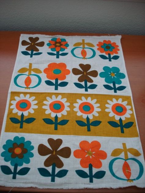 Vintage 70s Tea Towel Long Background, Funky Flowers, Teal And Brown, Cover Facebook, Vintage Towels, Vintage Tea Towels, Art Appliqué, Free Cover, Brown Flowers