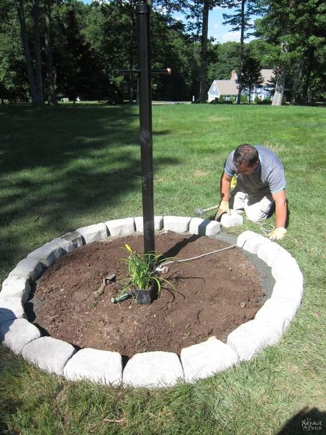 How to Create a Perfect Landscape Ring Bricks Around Tree, Light Post Landscaping, Landscaping Around Trees, Perfect Circle, Landscape Edging, Beautiful Yards, Garden Edging, Front Yard Landscaping Design, A Perfect Circle