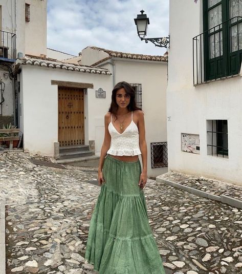 Spain Outfit, Greece Outfit, Look Boho Chic, Estilo Hippy, European Summer Outfits, Europe Outfits, Estilo Hippie, Outfit Inspo Summer, Italy Outfits