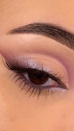 Simple Wedding Makeup Purple, Makeup Looks For Homecoming Purple Dress, Makeup Ideas For Light Purple Dress, Light Purple Simple Makeup, Make Up For Purple Outfits, Eyeshadow Looks For Purple Dress, Simple Makeup Purple, Simple Makeup For Purple Outfit, Cute Simple Eye Makeup Looks