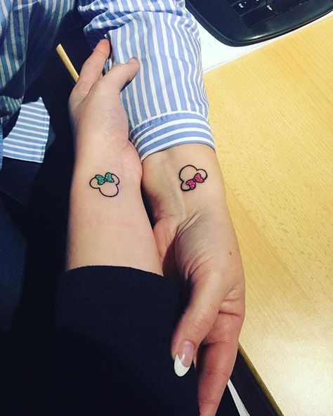 Matching Minnie Mouses Minnie Mouse Tattoo, Couple Tat, Mouse Tattoo, Minnie And Daisy, Bestie Tattoo, Matching Sister Tattoos, Mouse Tattoos, Minnie Bow, Best Friend Tattoos