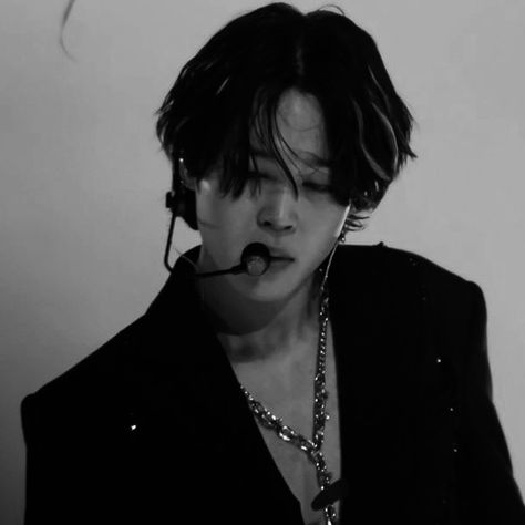 tags: #bts #btsdark #darkicons #jungkook #jimin #taehyung #maknaeline #bangtan #btsicons #kpop #icons Jimin Pfp Dark, Black Kpop Icons, Bts Aesthetic Pfp, Jimin Black Aesthetic, Material Gworl, Bts Dark, Jimin Icons, Ariana Grande Gif, Jimin Selca