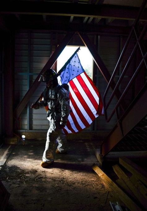 US flag up and down the equivalent of 110 stories to commemorate the 343 firefighters, emergency medical technicians. 343 Firefighters, Patriotic Pictures, Fire Training, Civil Engineer, I Love America, Staff Sergeant, United States Flag, Home Of The Brave, Military Heroes